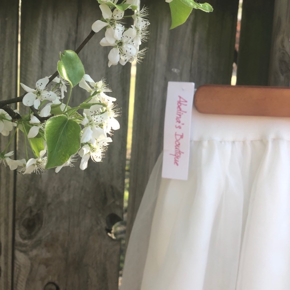 white skirt with mesh overlay - Picture 3 of 4